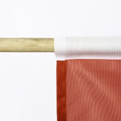 Flaga Polski z przeszyciem - wyraziste kolory i duża wytrzymałość