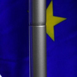 Potrójny stojak na flagi - duży, solidny